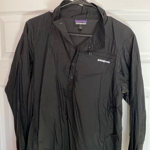 Patagonia Black Mens windbreaker. New without tags, never been worn.